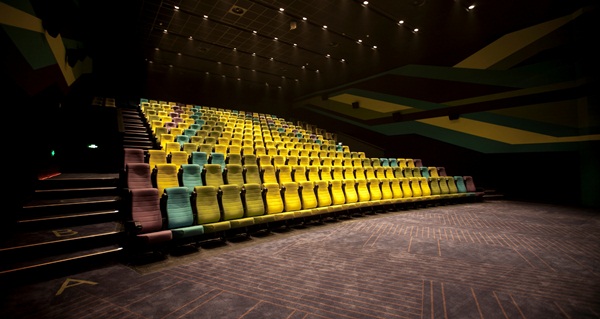 首席設計師羅靈傑先生與龍慧祺小姐開始著手為天津銀興